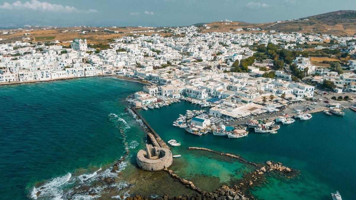 Λιμάνι της Νάουσας στην Πάρο – Δορυφορικά και επίγεια συστήματα στην Πάρο από τη ΛΥΡΑ ΑΕΒΕ